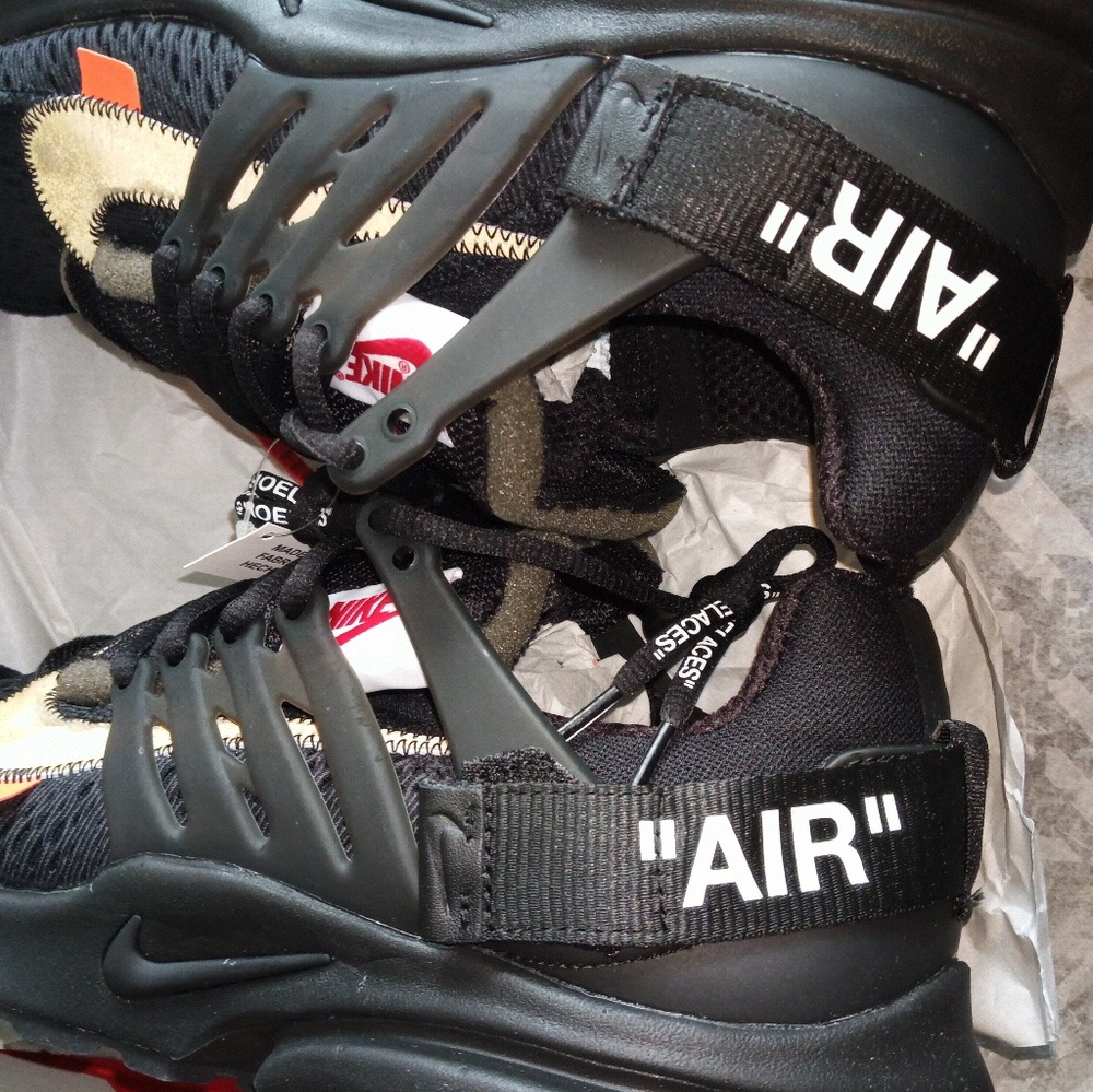 Men track shoes
